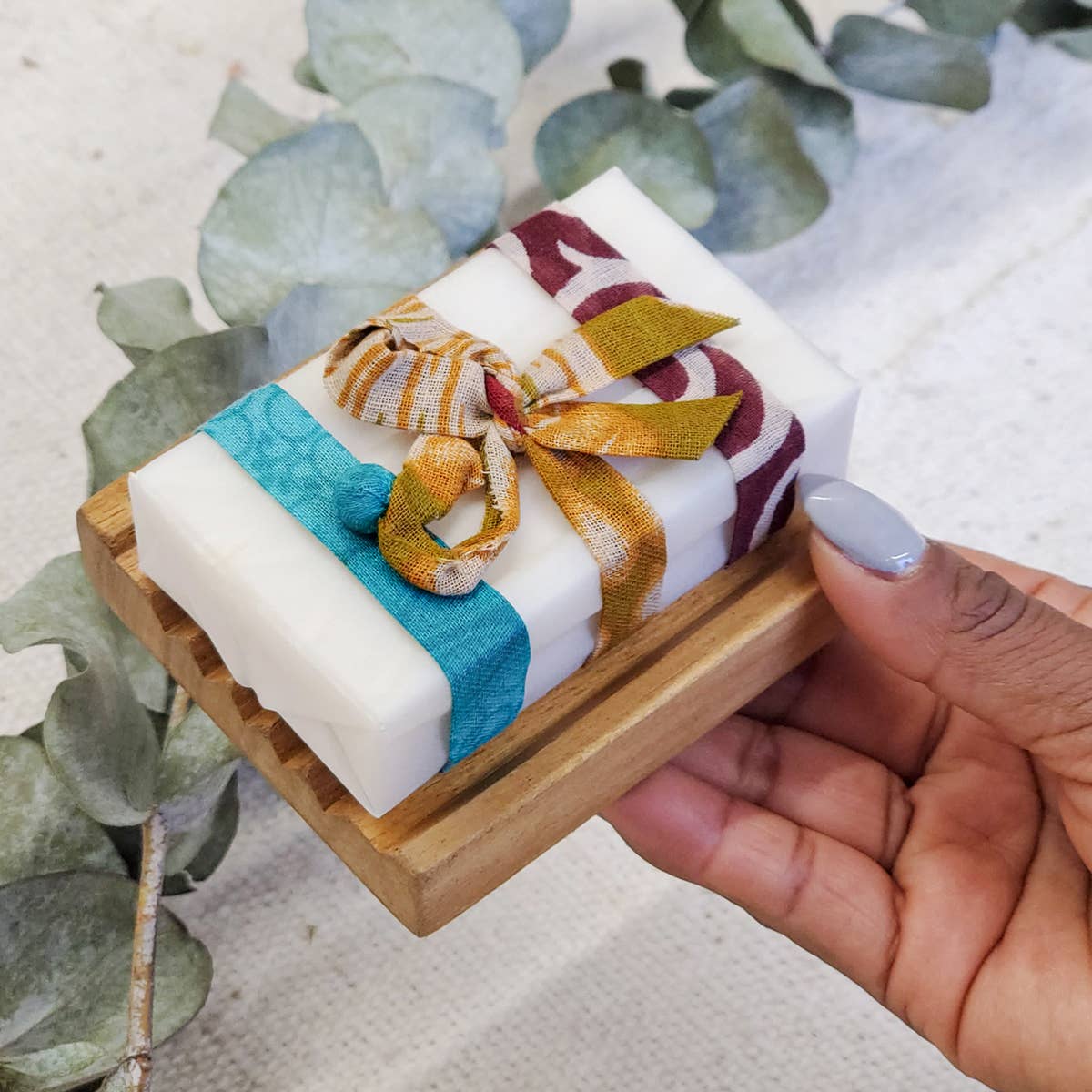 Handmade Soap • Wooden Soap Dish: Soap & Soap Dish Set - Eucalyptus