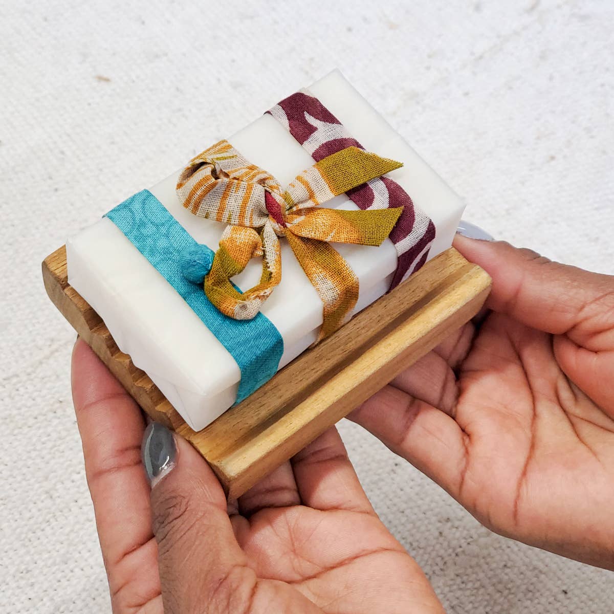 Handmade Soap • Wooden Soap Dish: Soap & Soap Dish Set - Eucalyptus