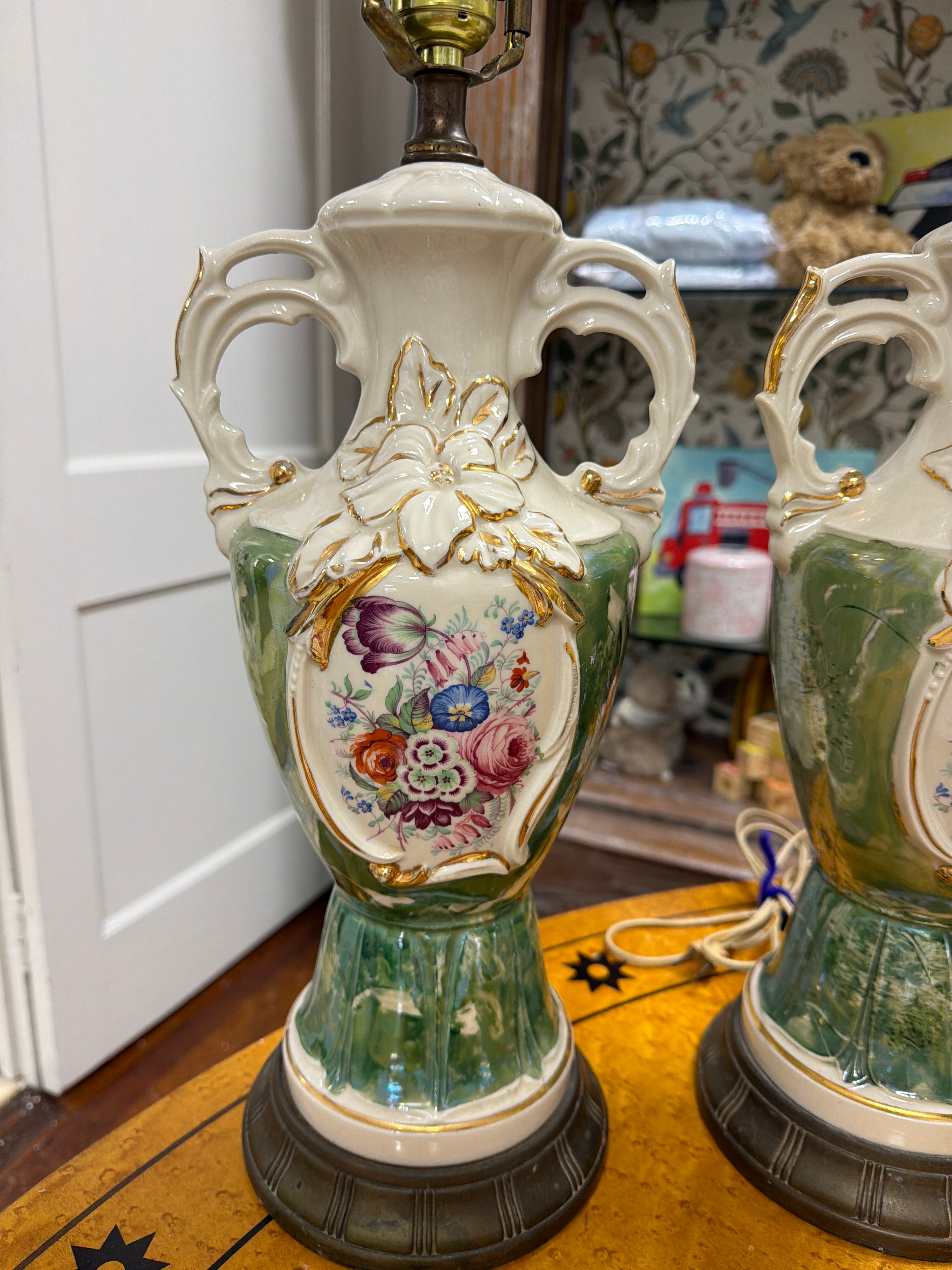 Vintage Porcelain Urn style Lamp