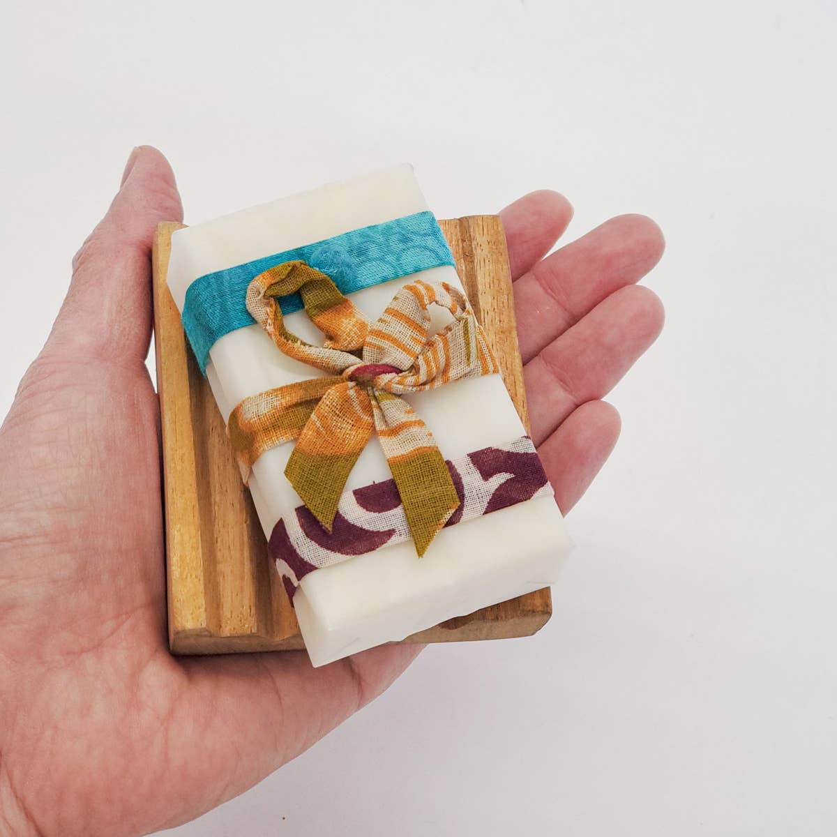 Handmade Soap • Wooden Soap Dish: Soap & Soap Dish Set - Eucalyptus
