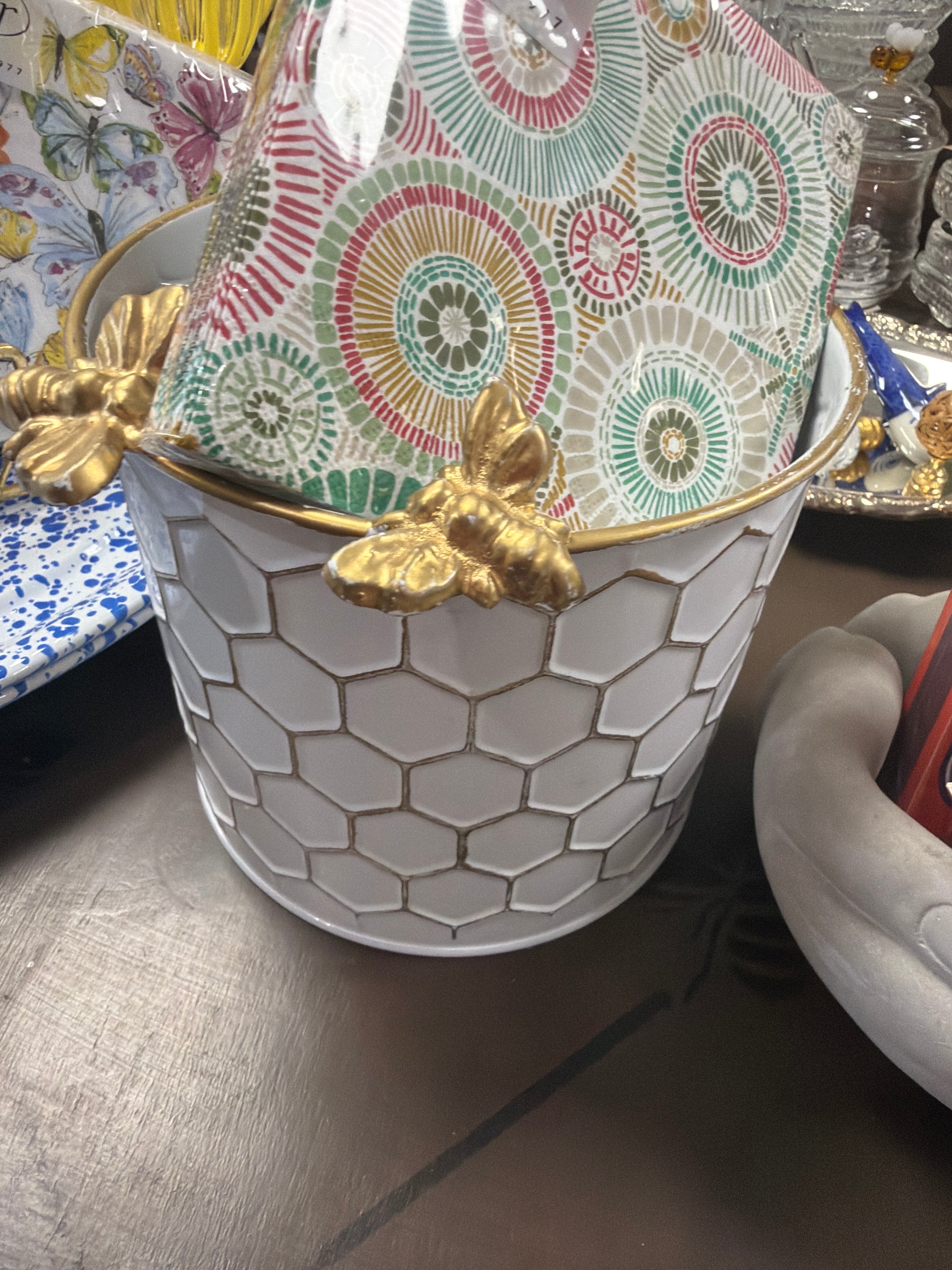 Metal Pot w Bee, Large