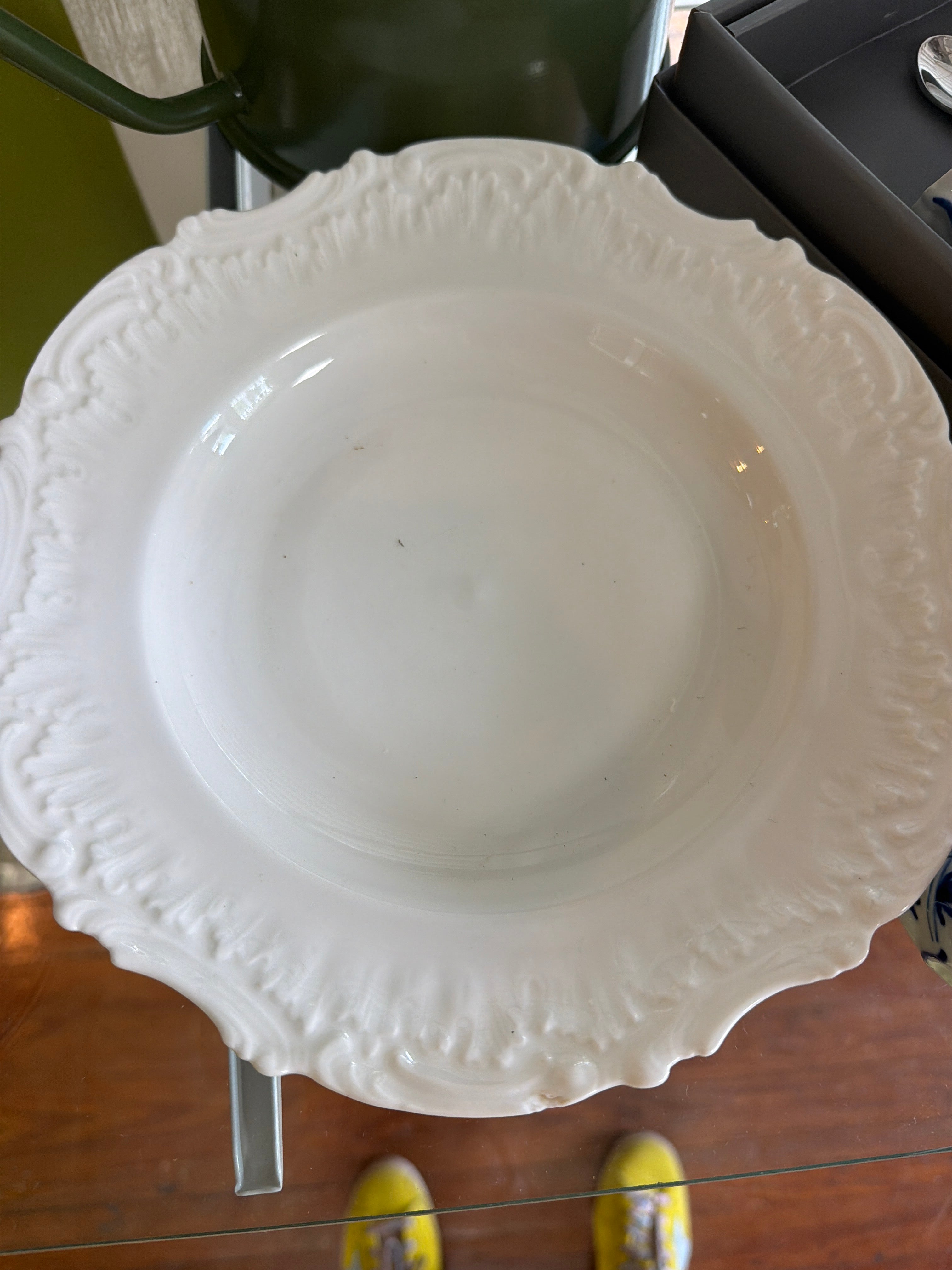 Porcelain Bowl, white w Scalloped trim