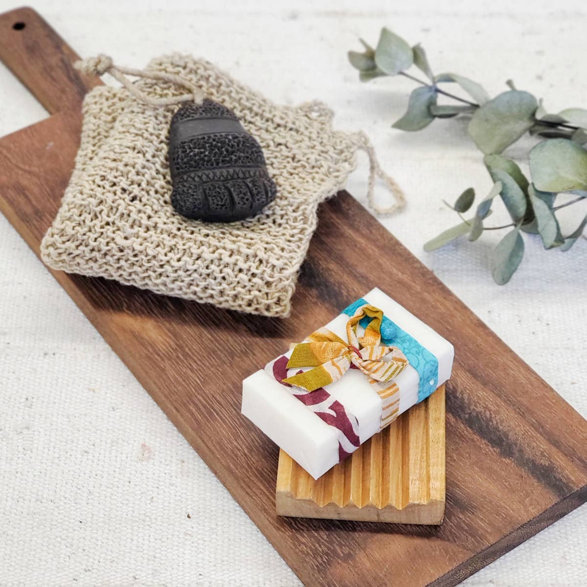 Handmade Soap • Wooden Soap Dish: Soap & Soap Dish Set - Eucalyptus